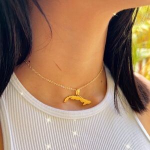 Chic Gold Cuba Map Pendant Necklace